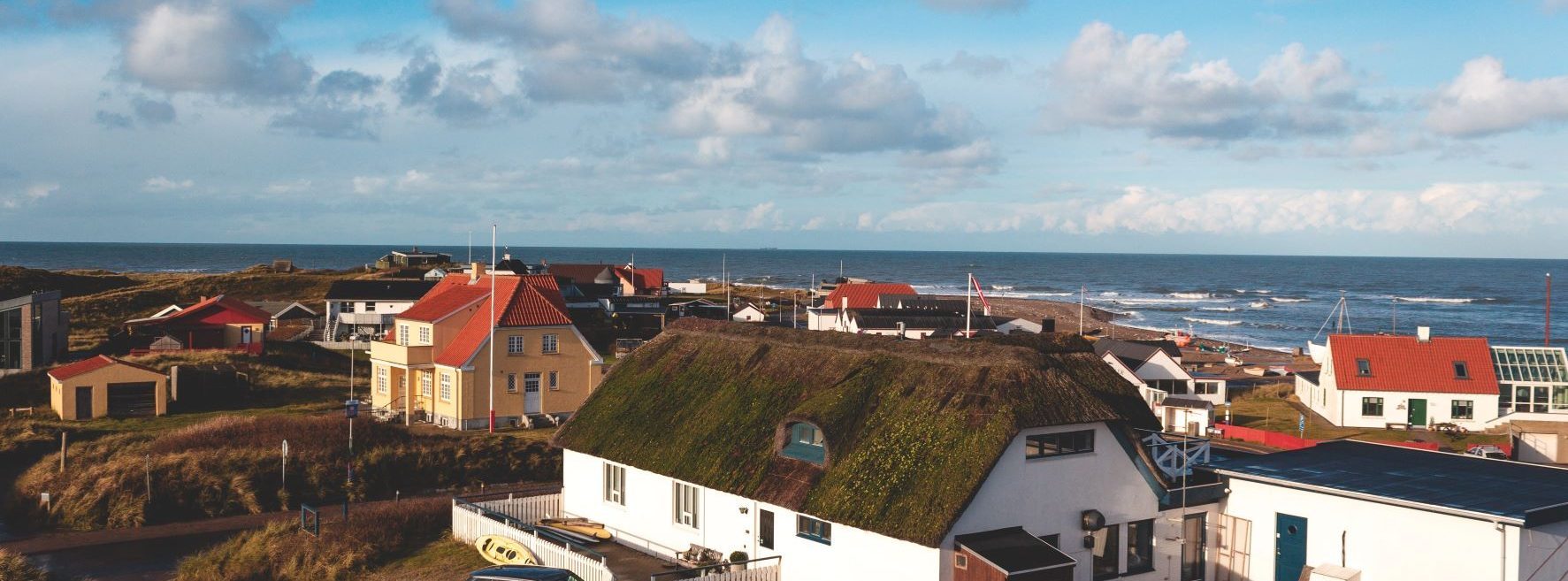 Bondehus med stråtag